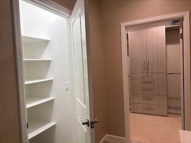 Building Photo - Stylish 2-Bedroom Oasis Domani, Residents ...