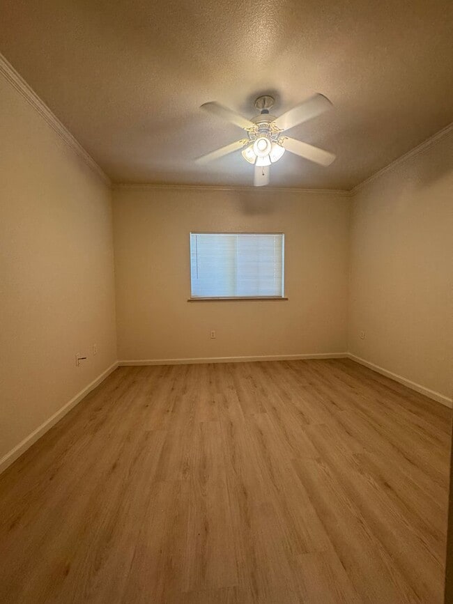 Building Photo - Charming 4-bedroom, 2-bath home in a conve...