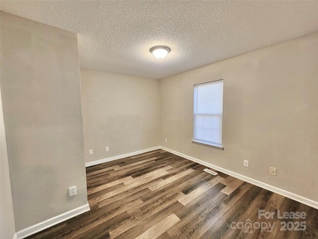 Building Photo - 209 Hickory Wood Dr