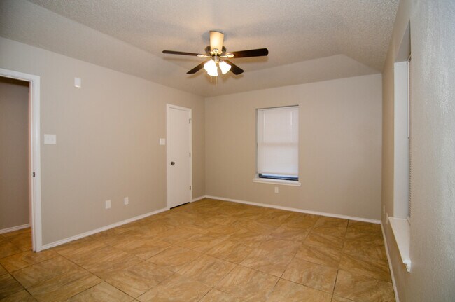 Building Photo - 2113 84th St