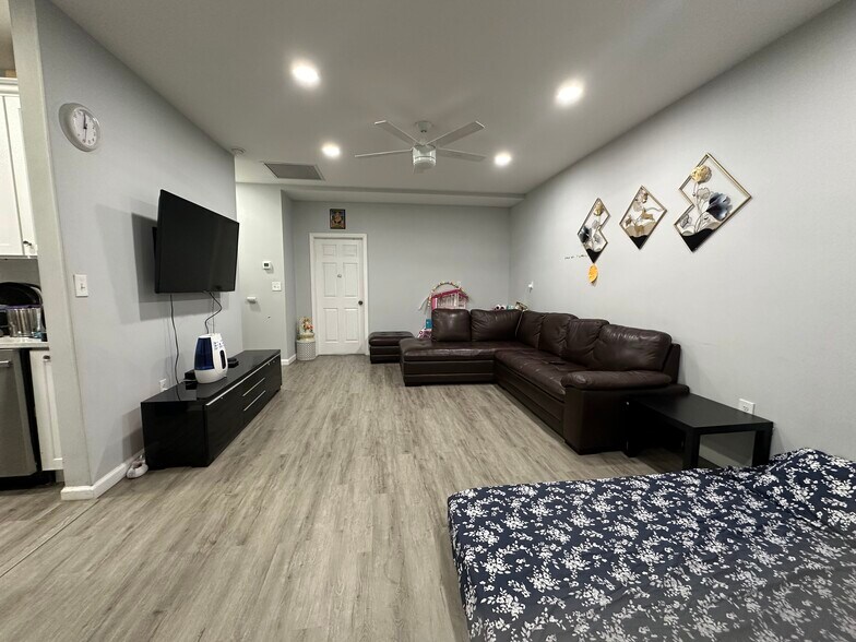 Building Photo - 75 Liberty Ave