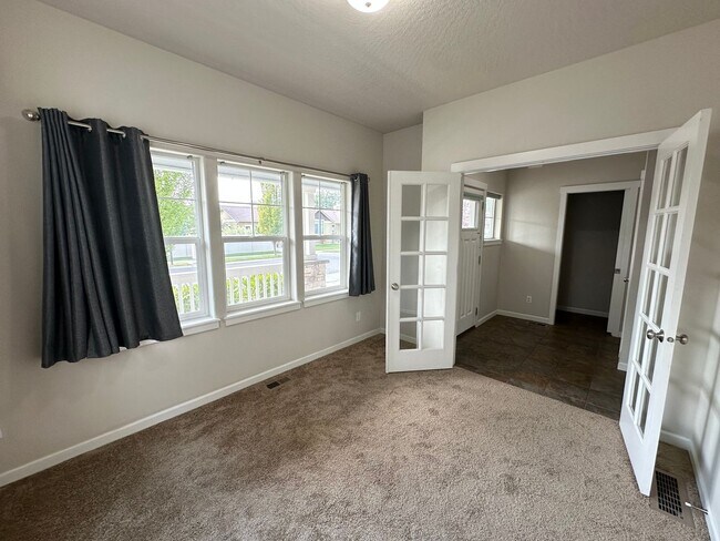 Building Photo - Cda Place Home