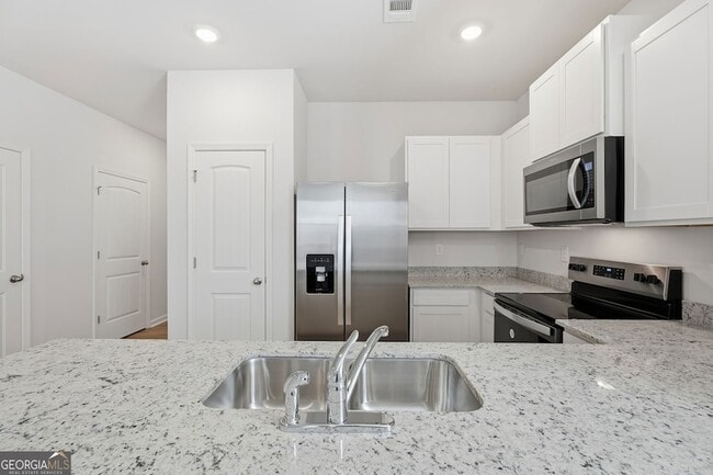 Building Photo - 5971 Skylar Dr