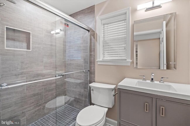 Building Photo - 4905 Dorset Ave