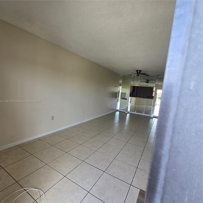Building Photo - 1800 W 54th St