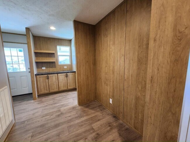 Building Photo - 539 Zebra Dr