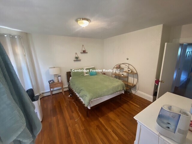 Primary Photo - 326 Columbia St