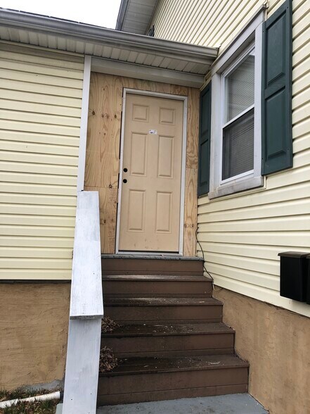 Building Photo - 2922 E Cold Spring Ln