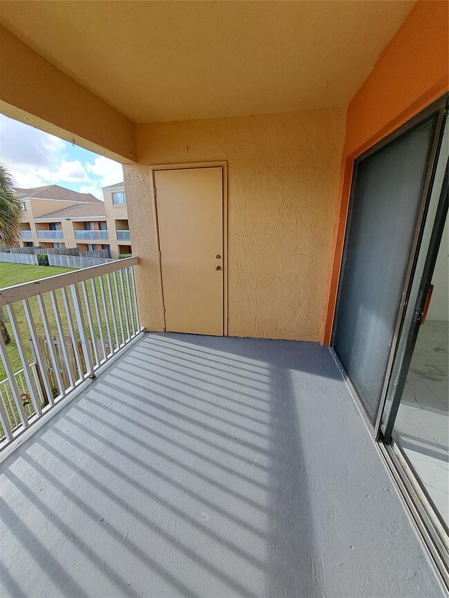 Building Photo - 5200 NW 31st Ave