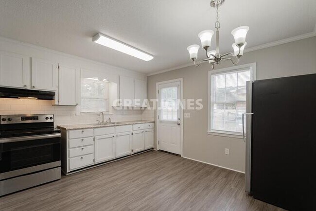 Building Photo - NOW OFFERING 1-MONTH FREE OFF FIRST FULL M...