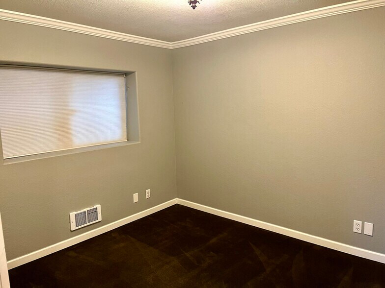 Building Photo - 405 S 8th St