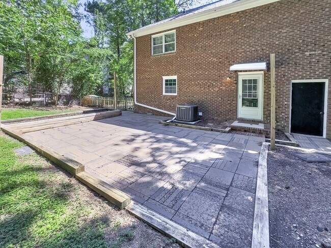 Building Photo - 312 Trappers Run Dr