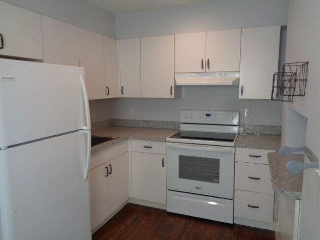 Building Photo - 4025 Falls Rd