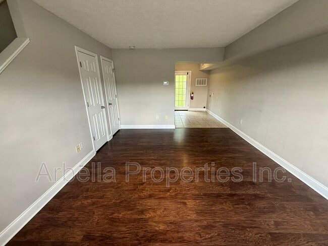 Building Photo - 133 Walker St