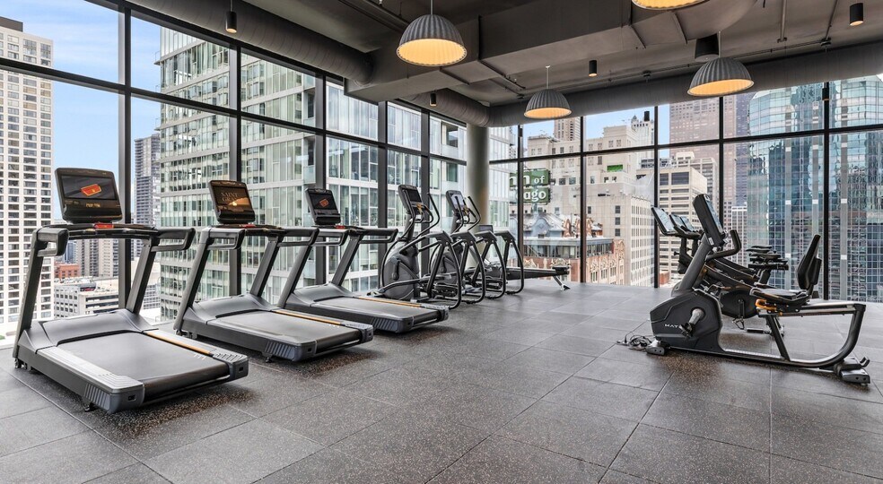 Building Photo - 515 N St Clair St