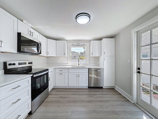 Building Photo - 768 49th Ave N