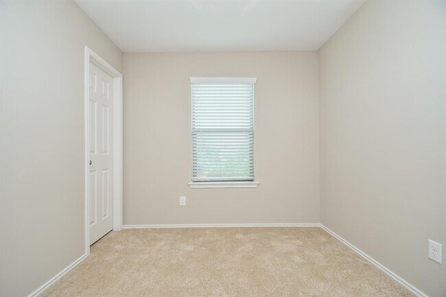 Building Photo - 1646 Perennial Ln
