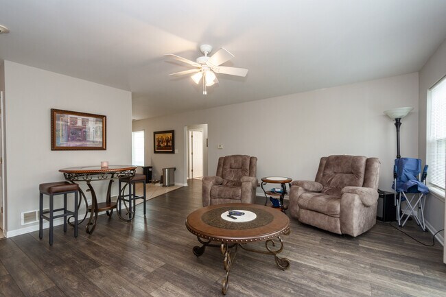 Building Photo - 532 Lake St