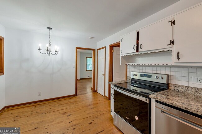 Building Photo - 2188 Pawnee Dr SE