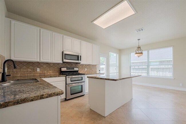 Building Photo - 5703 Saragosa Dr