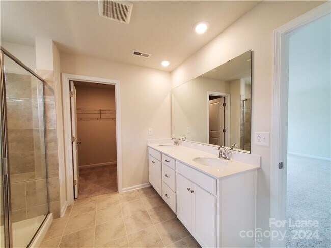 Building Photo - 1009 Gabardine Ln
