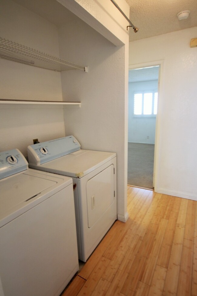 Building Photo - 2 Bed, 1 Bath, 1 Parking Townhouse in Waia...