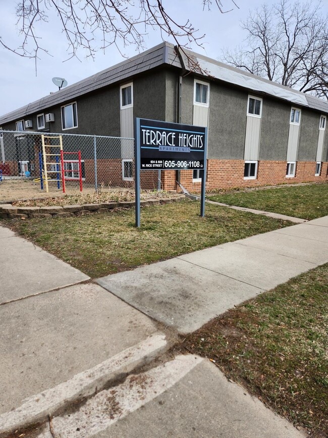 Building Photo - 608 W Rice St