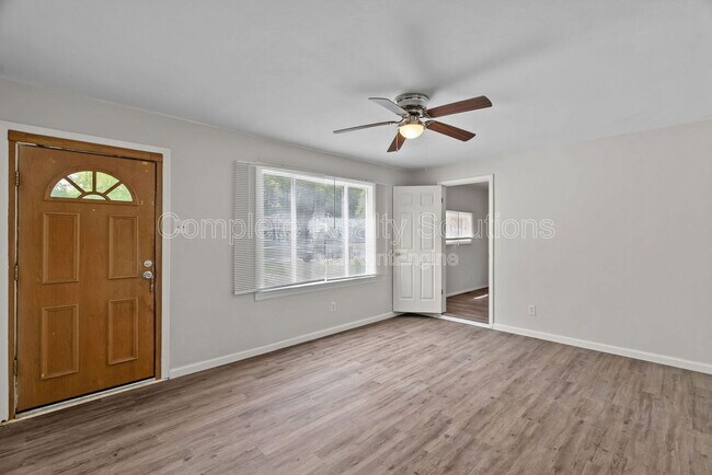 Building Photo - 9724 Dennis Dr