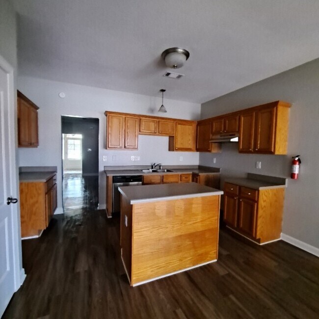 Building Photo - 6131 Woodstock View Dr