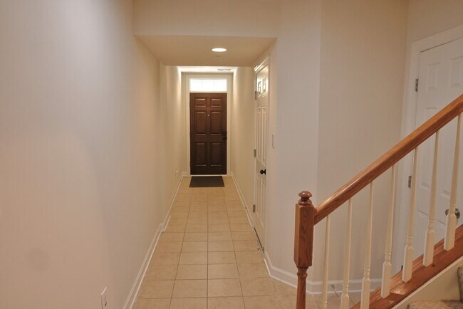 Foyer 2 - 18 Sharpstead Ln
