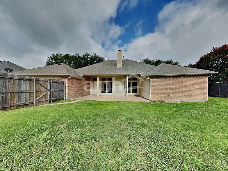 Building Photo - 7124 Holden Dr