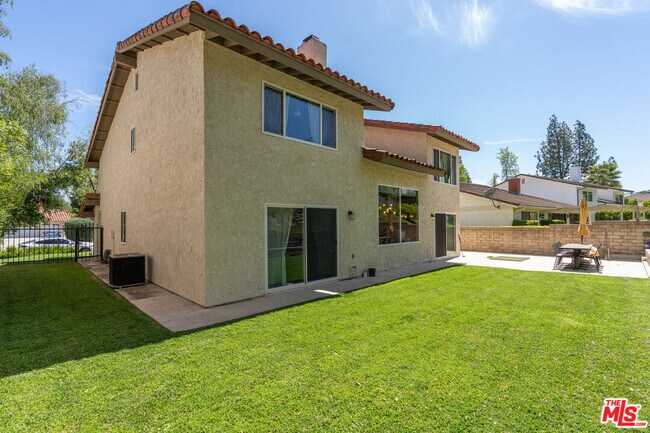 Building Photo - 683 Triunfo Canyon Rd