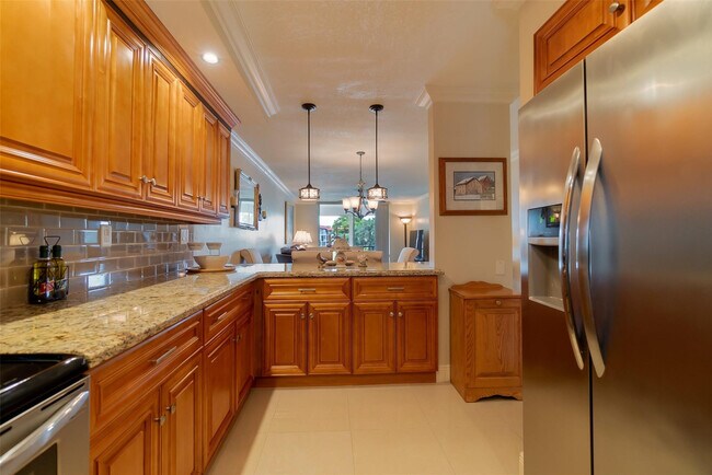 Building Photo - 820 S Hollybrook Dr