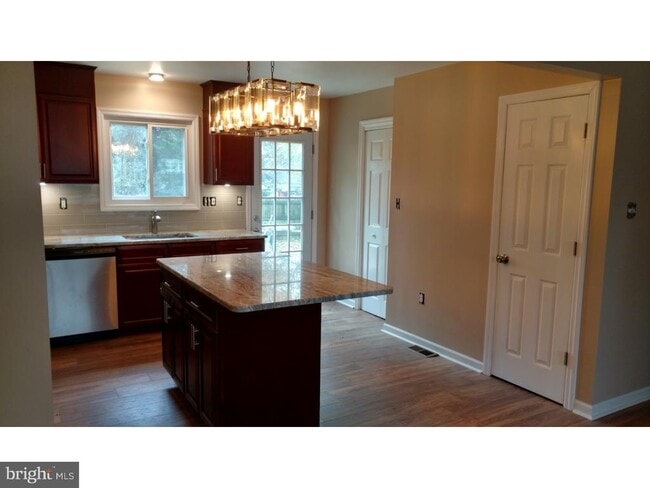 Building Photo - 17 5th Ave