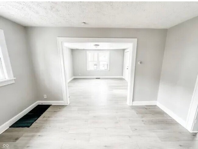 Building Photo - 2 bedroom 1 bath home