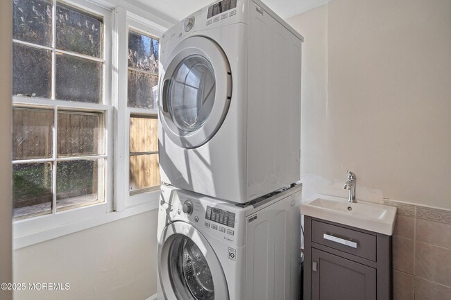 Building Photo - 203 Shore Dr