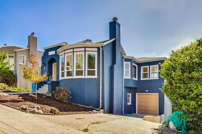 Building Photo - Introducing the Perfect Blend of Elegance and Comfort in San Francisco's Westwood Highlands!