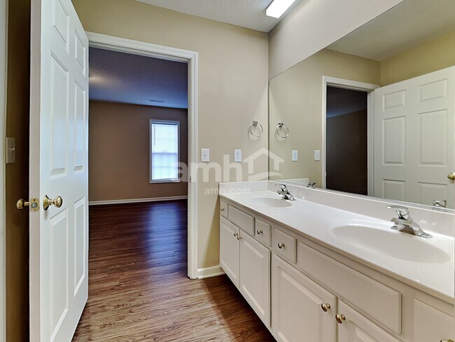 Building Photo - 124 Charlotte Ct