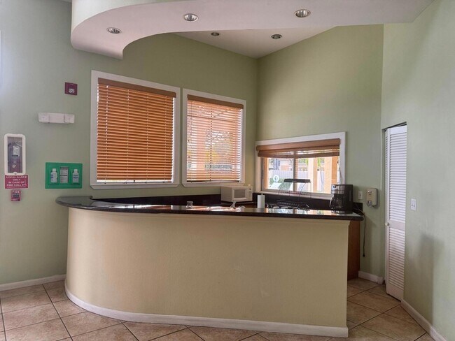 Building Photo - 4807 Via Palm Lakes