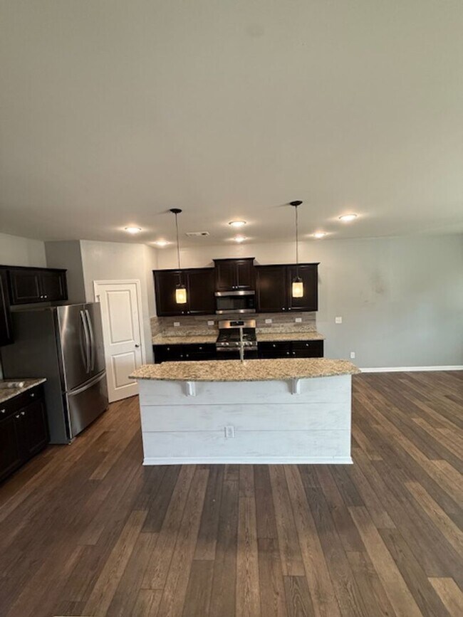 Building Photo - Beautiful 4BR Home in Shadow Moss – Available Now!