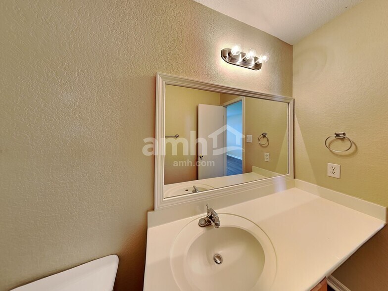 Building Photo - 9742 Liberty Grn