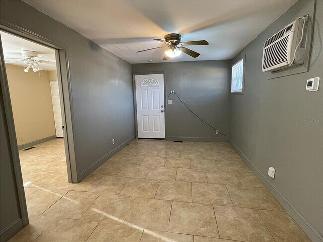 Building Photo - 301 W Lyman Ave