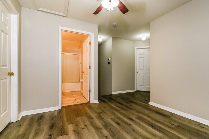 Building Photo - 6507 Summer Cove Dr