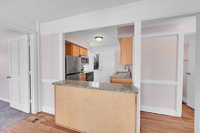 Building Photo - $2,240.95, $200 Off Cleaning Voucher, 4 Beds 1 Bath Single Family Home in Denver with Washer and ...