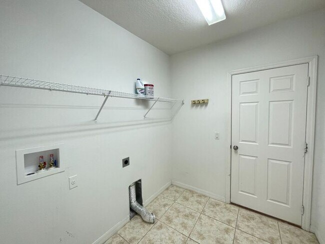 Building Photo - Bella Pointe-3641 Sail Harbor Dr Kissimmee...