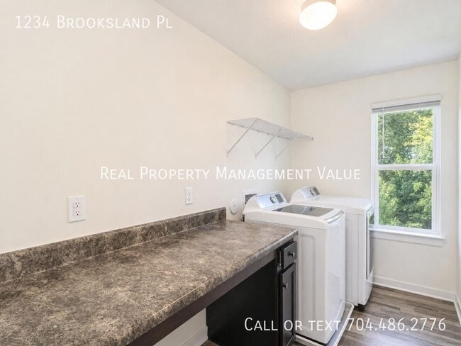 Building Photo - 1234 Brooksland Pl