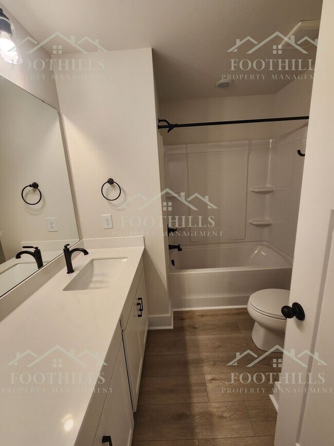 Building Photo - 253 Silo Rdg Dr