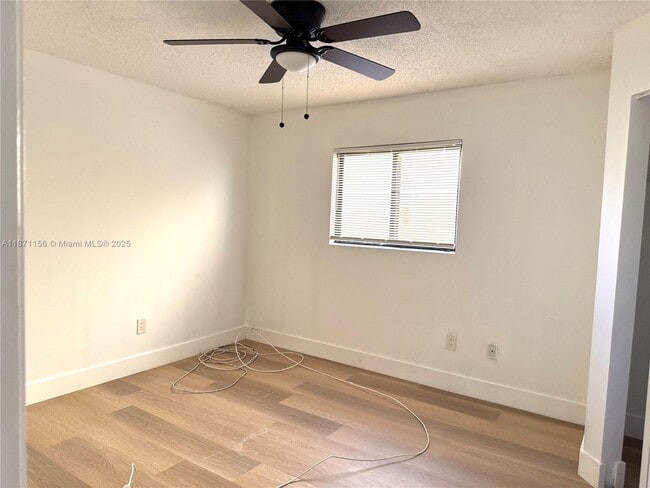 Building Photo - 2732 W 54th St