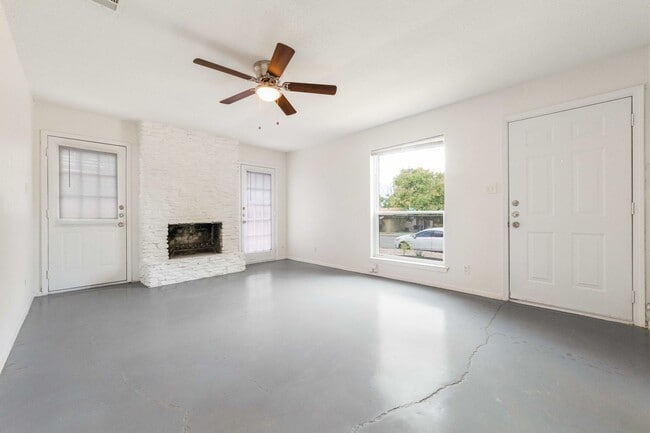 Building Photo - 2517 Glen Springs Way