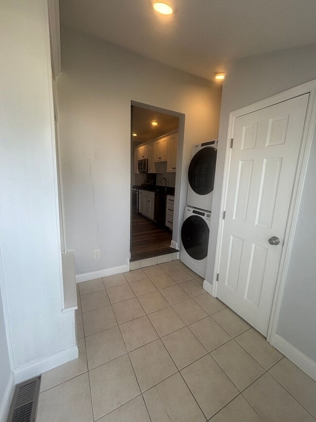 Building Photo - Charming 3-Bedroom Home in Desirable Bridg...